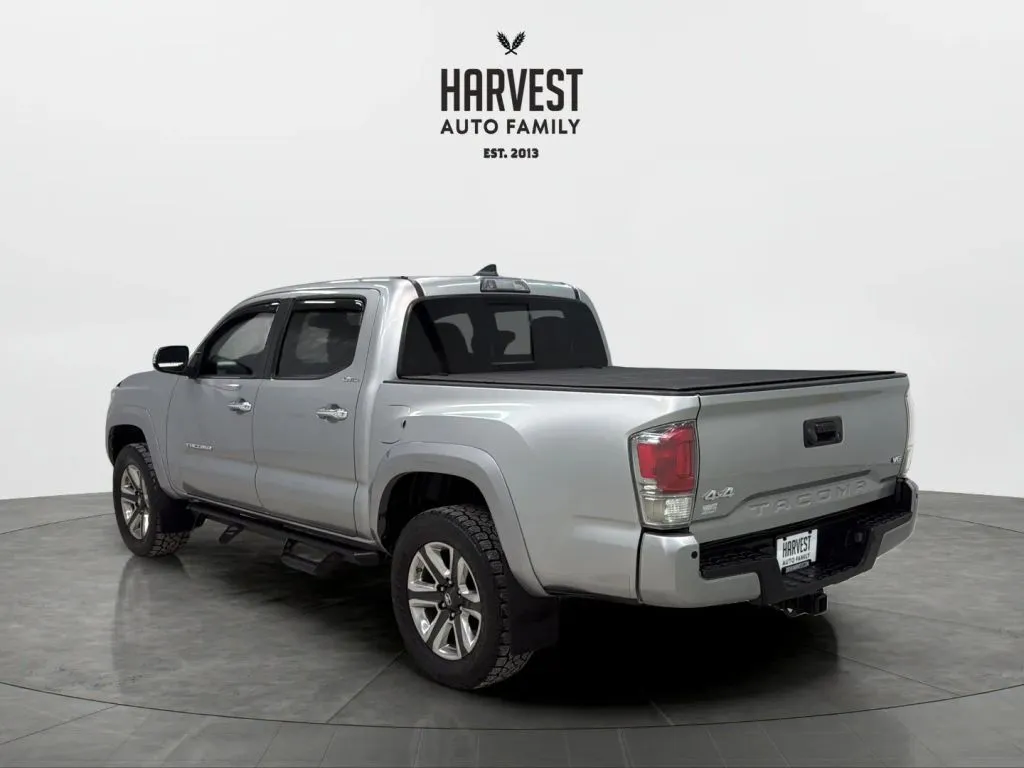 Toyota Tacoma photo 4