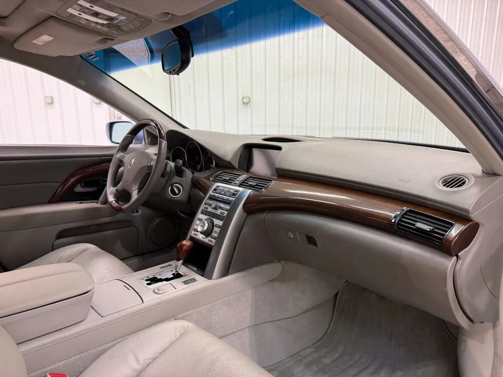 Acura RL photo 14