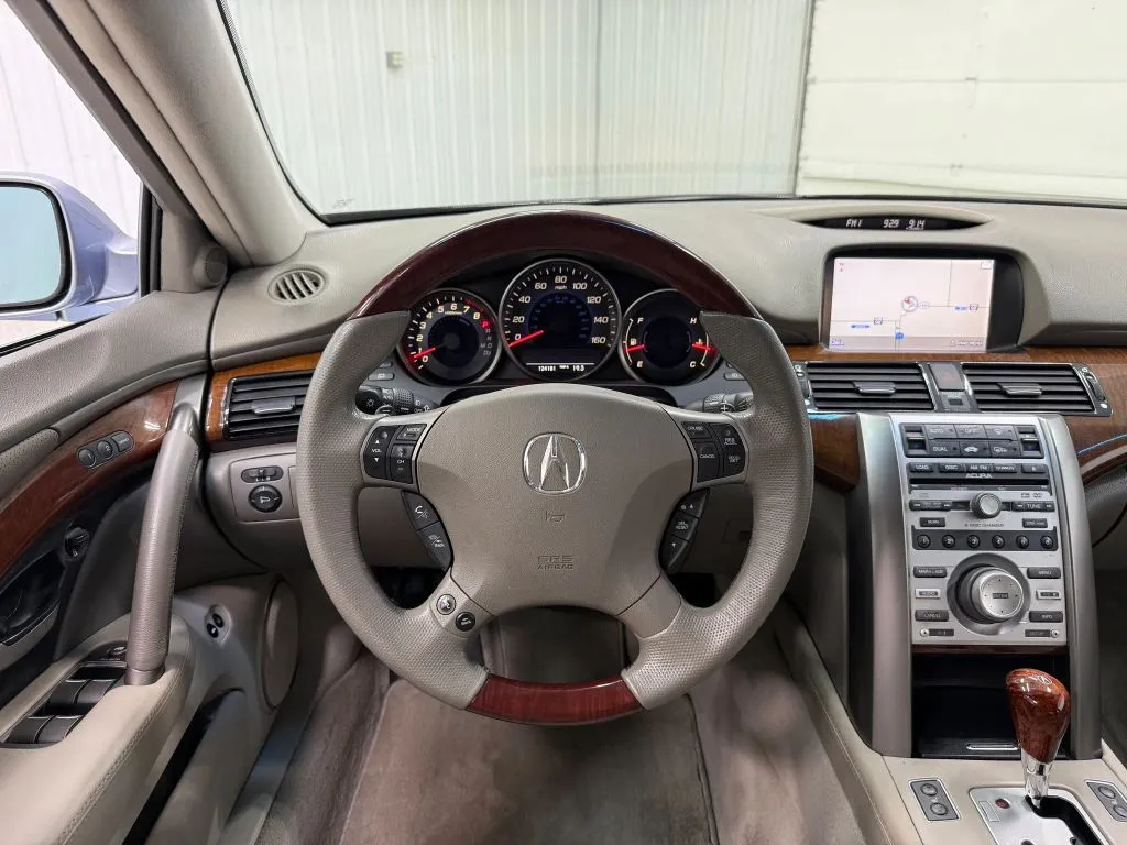 Acura RL photo 18