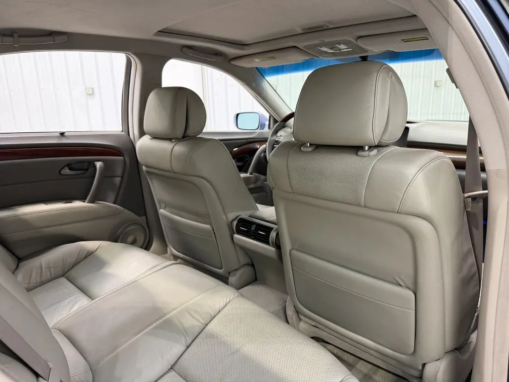 Acura RL photo 17