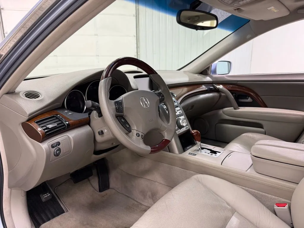 Acura RL photo 12