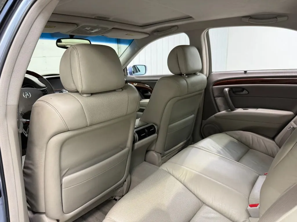 Acura RL photo 16