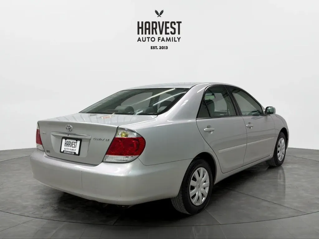 Toyota Camry photo 6