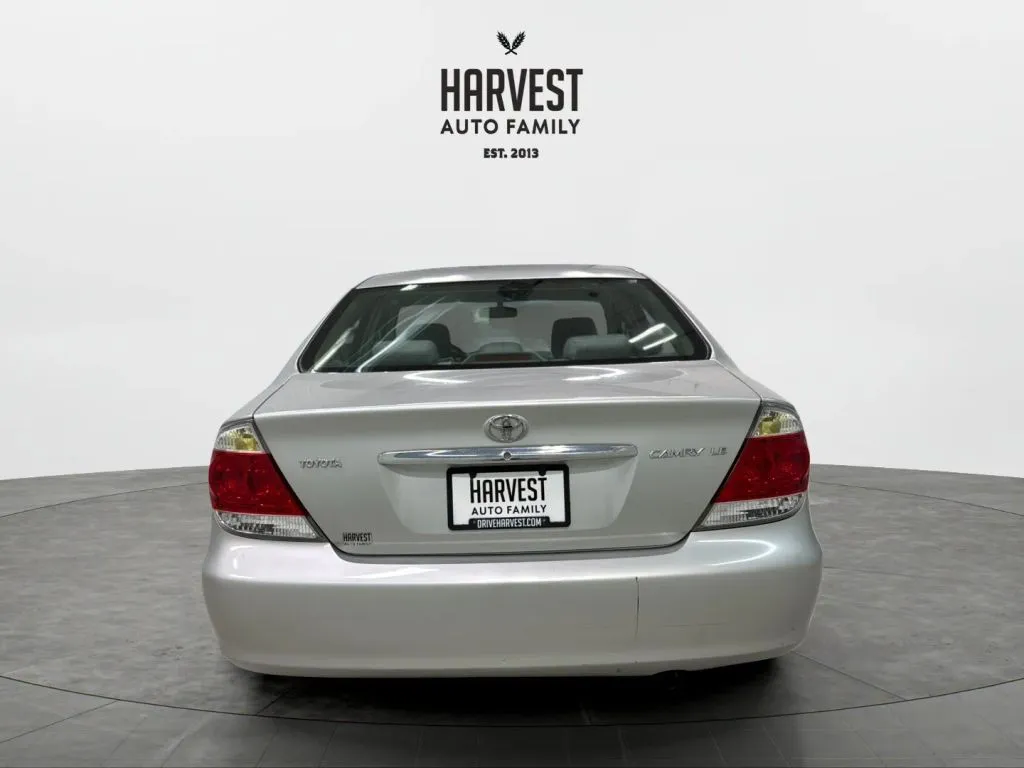 Toyota Camry photo 5