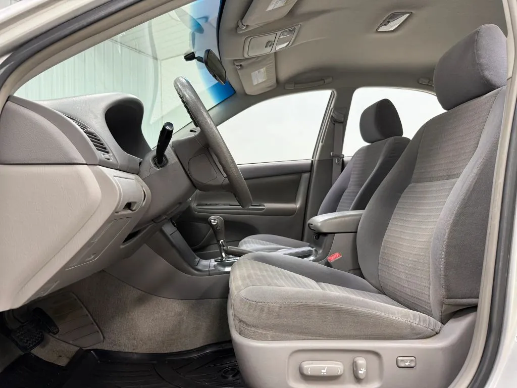 Toyota Camry photo 15