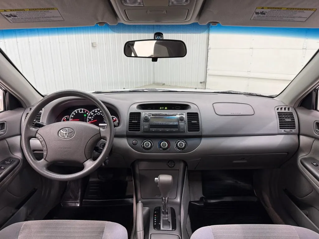Toyota Camry photo 13
