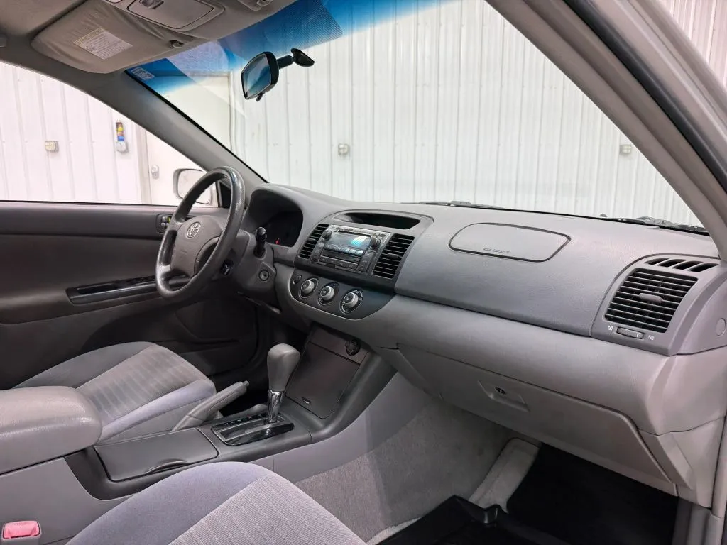 Toyota Camry photo 14