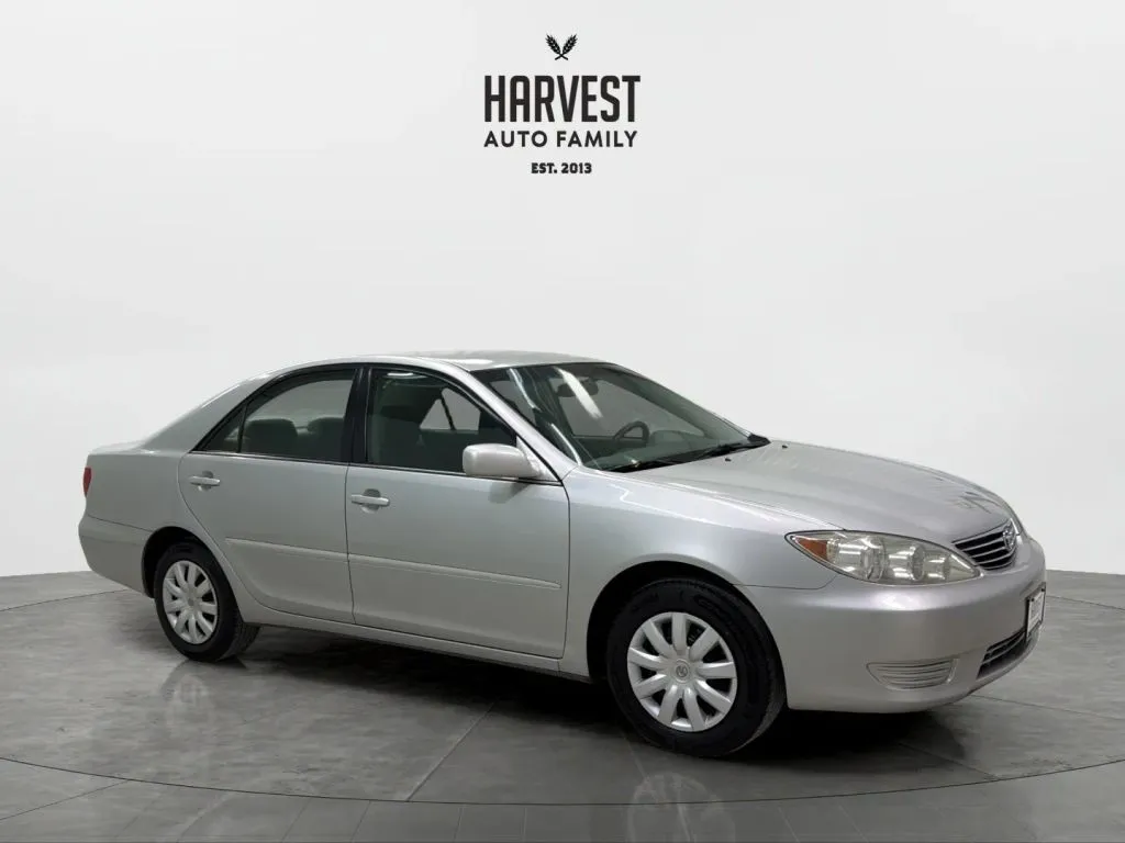 Toyota Camry photo 9