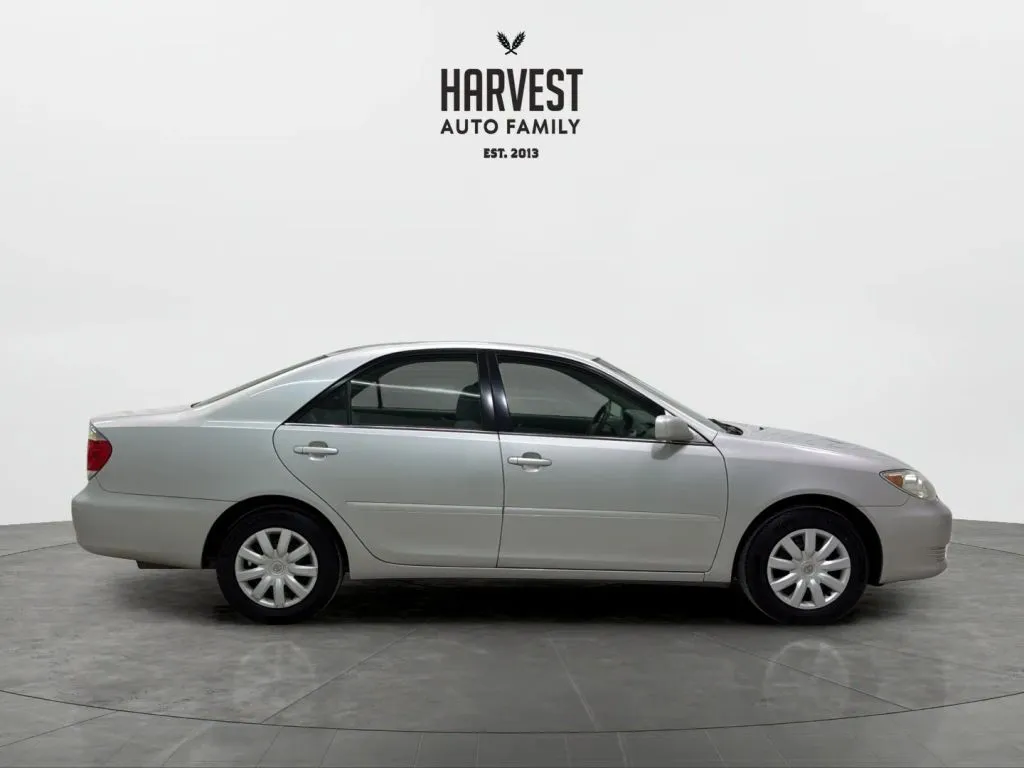 Toyota Camry photo 8