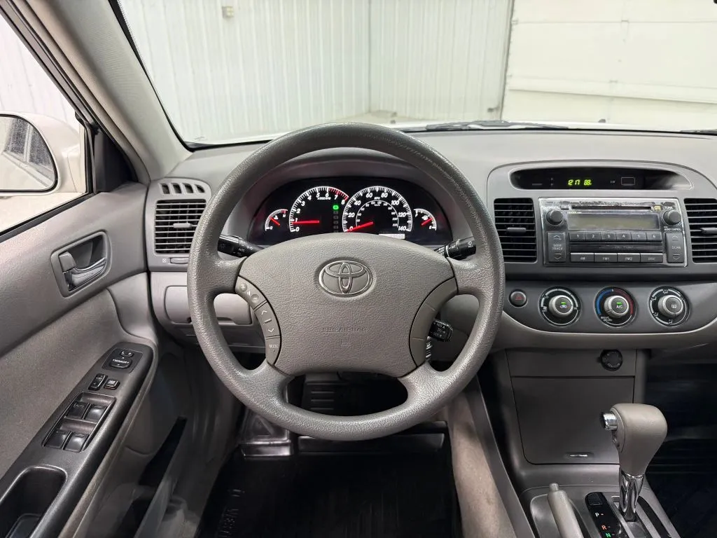 Toyota Camry photo 18