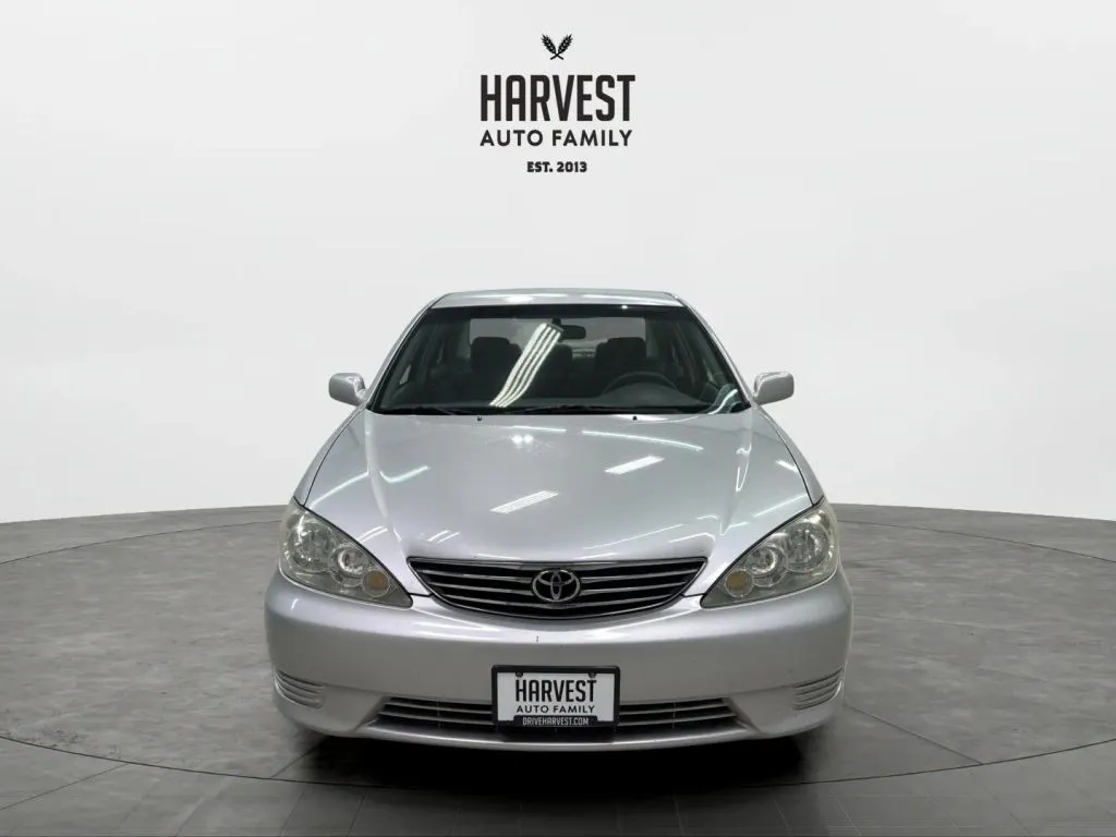 Toyota Camry photo 11