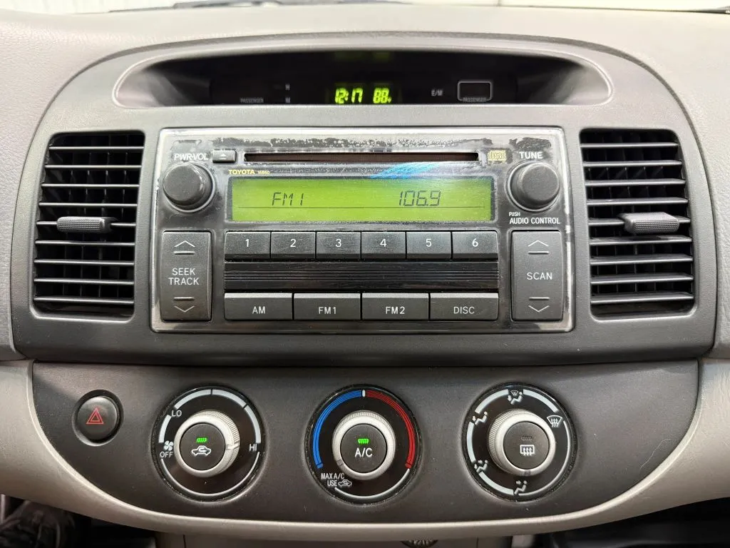 Toyota Camry photo 21