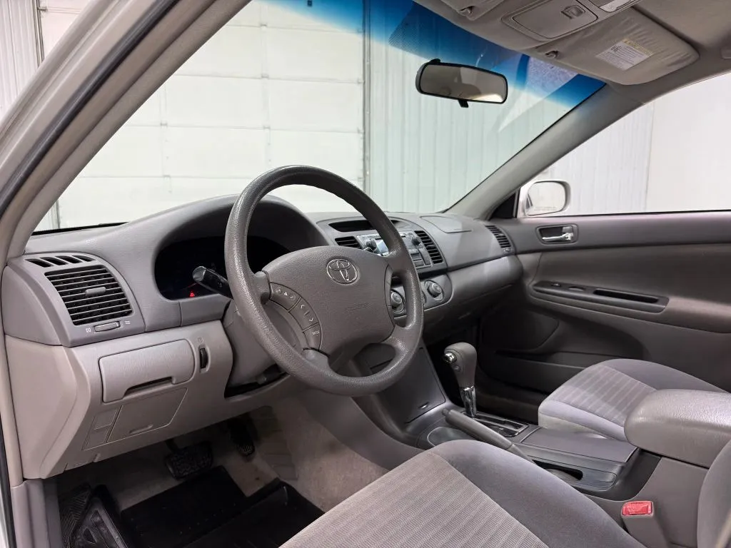 Toyota Camry photo 12