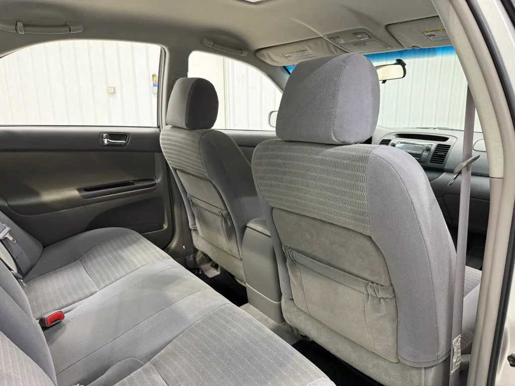 Toyota Camry photo 17