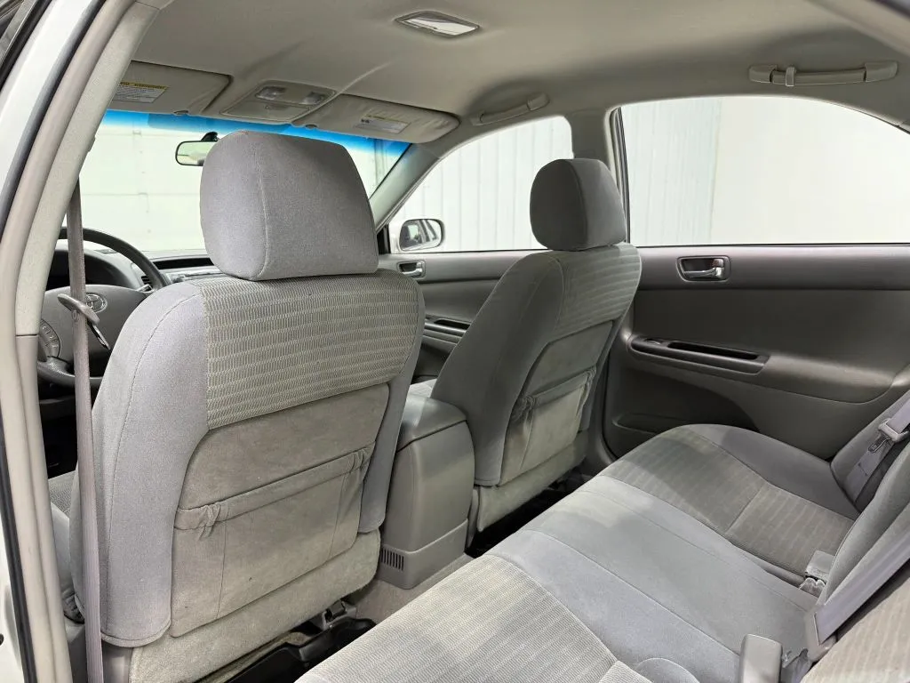 Toyota Camry photo 16