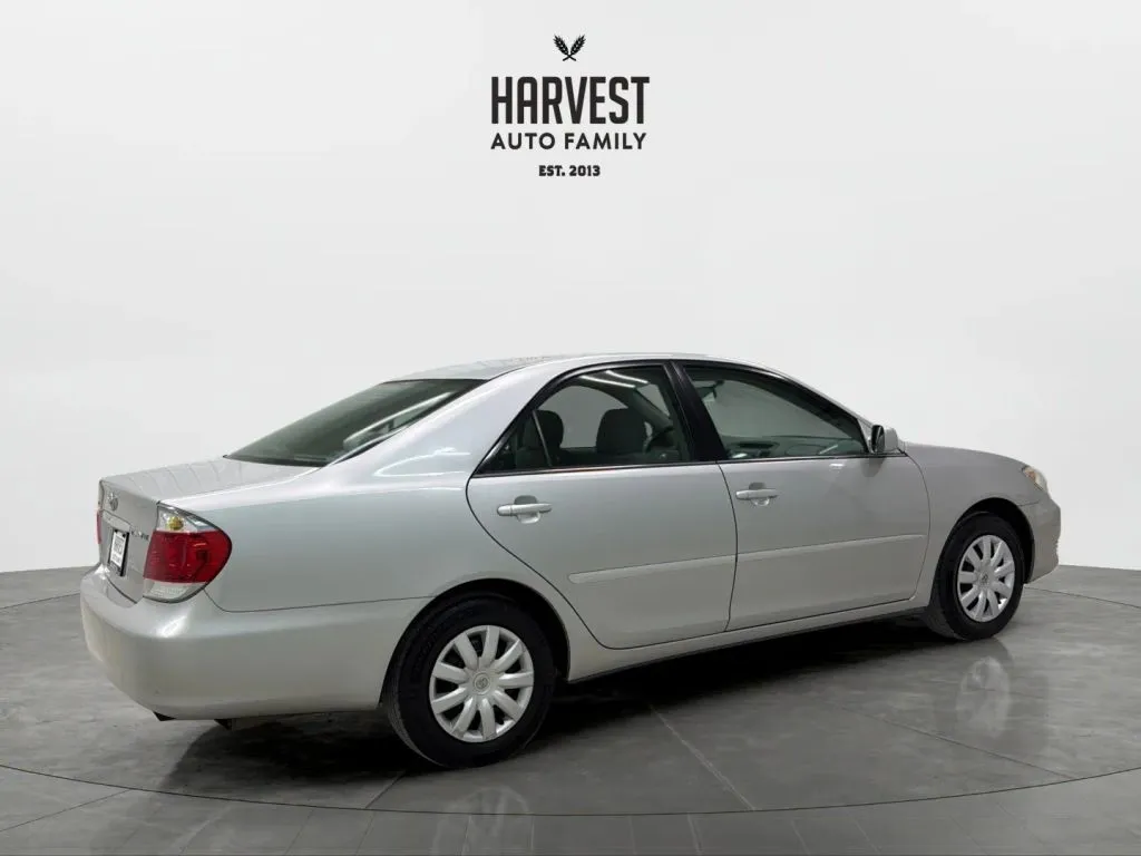Toyota Camry photo 7