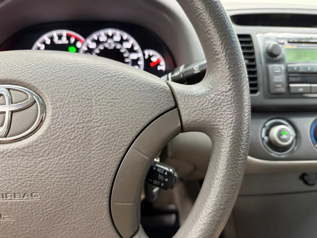 Toyota Camry photo 25