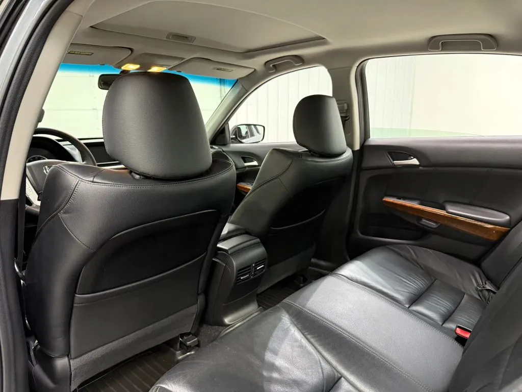 Honda Accord photo 16