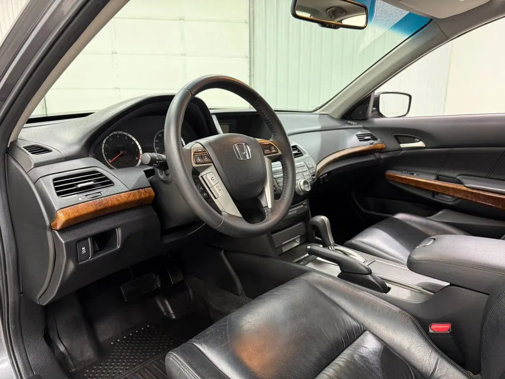 Honda Accord photo 12