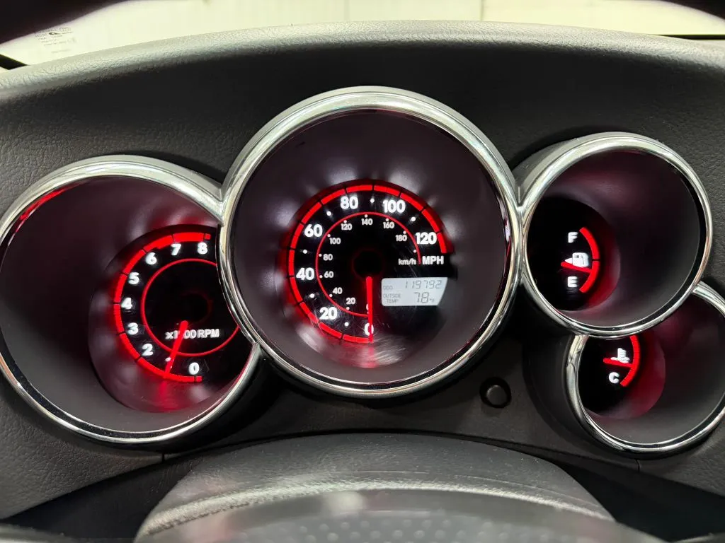 Pontiac Vibe photo 21