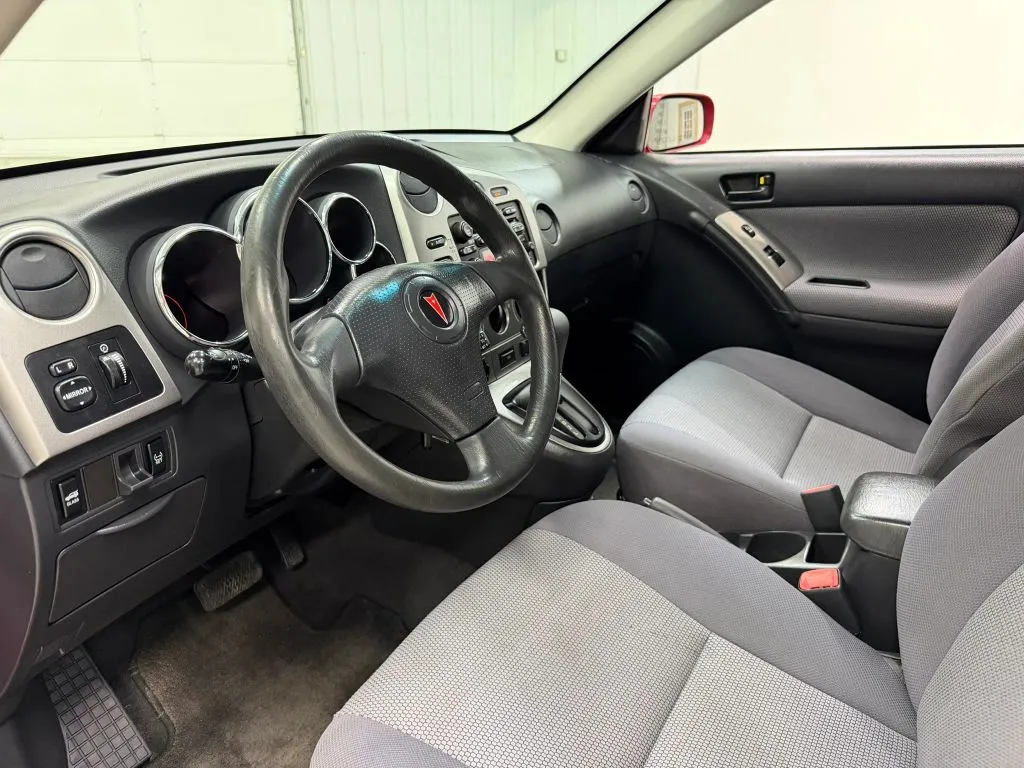 Pontiac Vibe photo 12