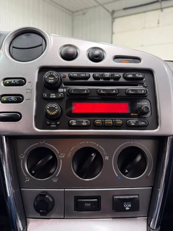 Pontiac Vibe photo 22