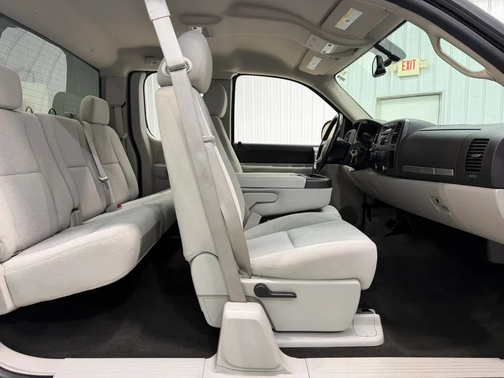 Chevrolet Silverado photo 19