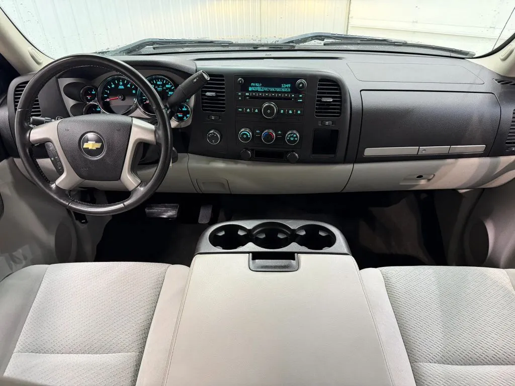 Chevrolet Silverado photo 13