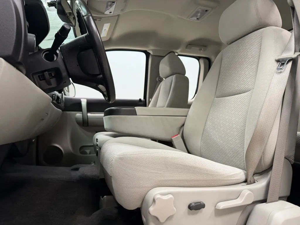 Chevrolet Silverado photo 15