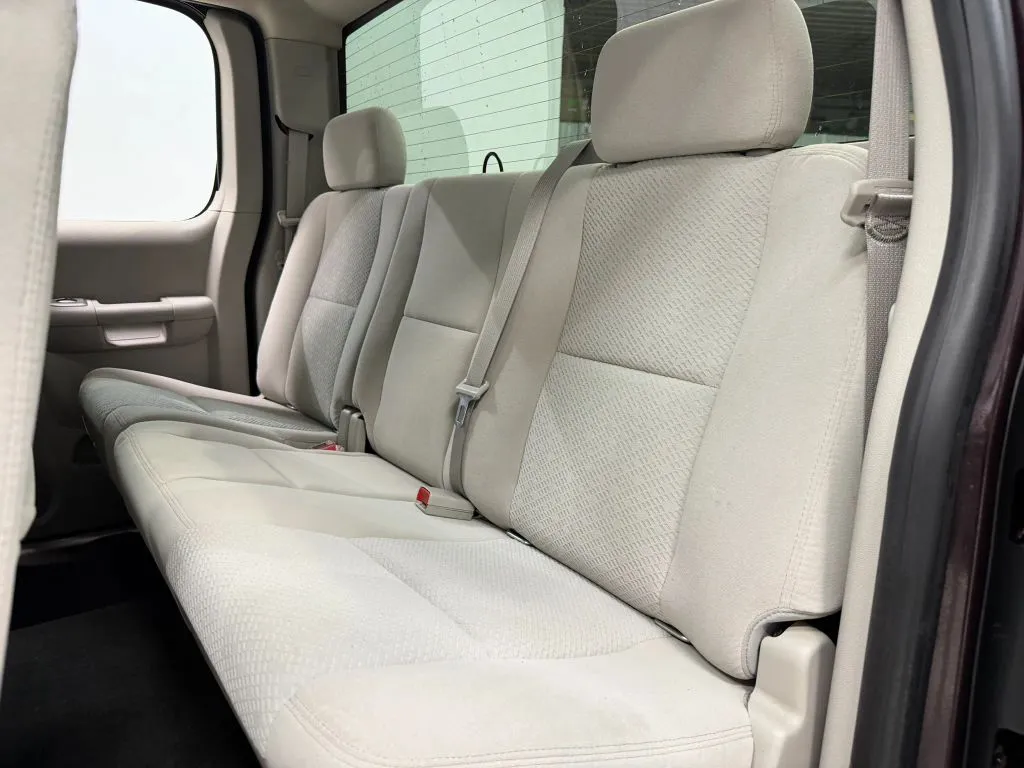 Chevrolet Silverado photo 16