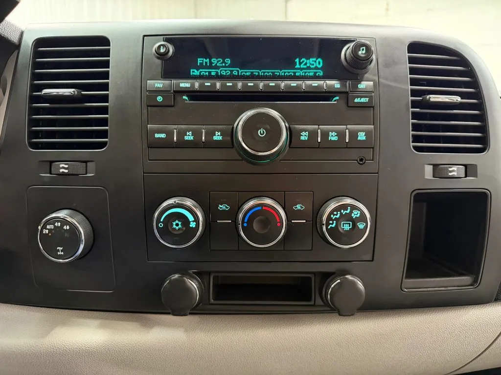 Chevrolet Silverado photo 23