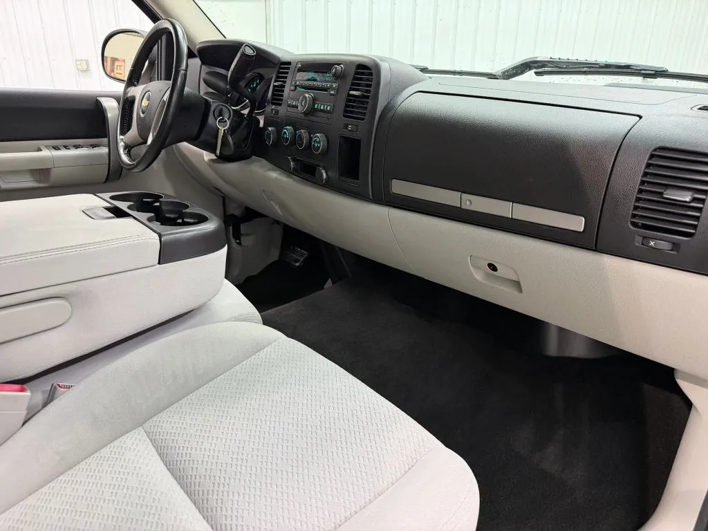 Chevrolet Silverado photo 14
