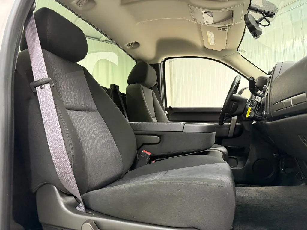 Chevrolet Silverado photo 16