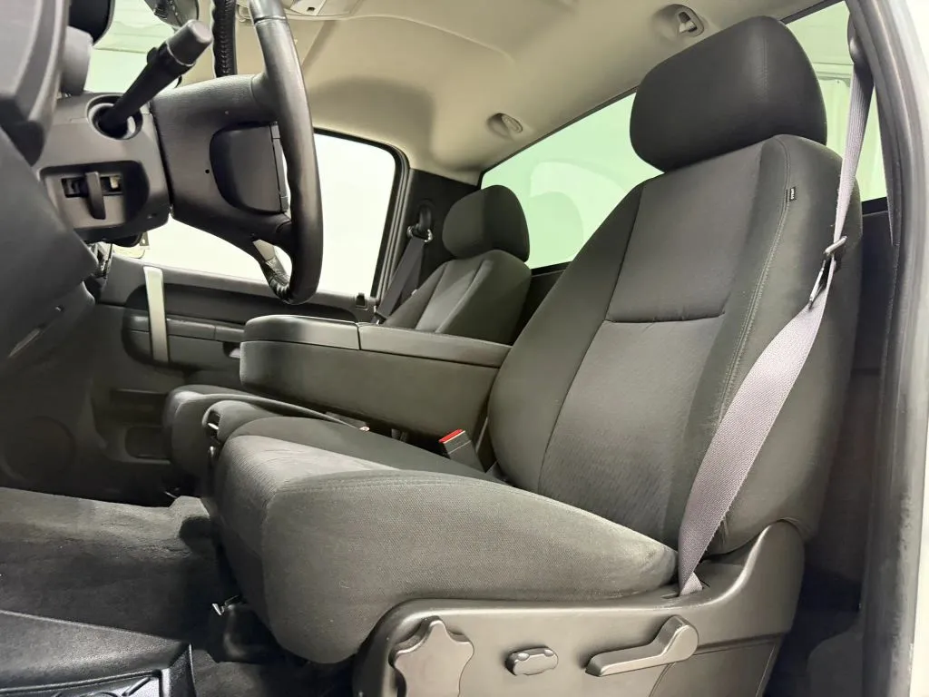 Chevrolet Silverado photo 14