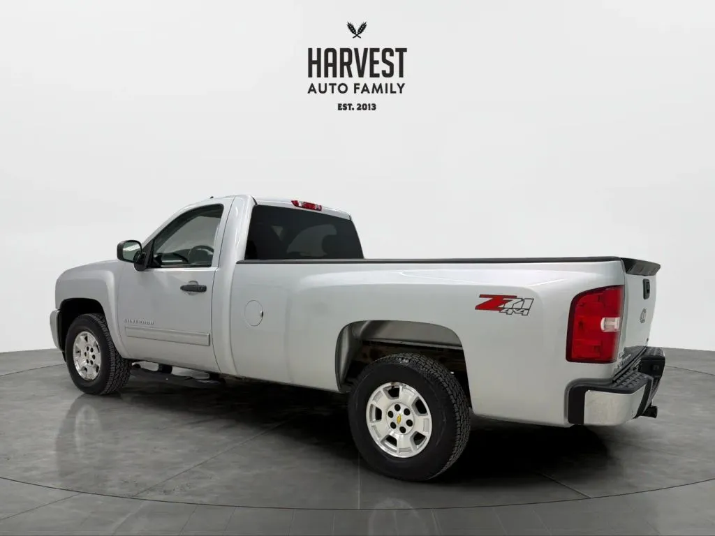 Chevrolet Silverado photo 2