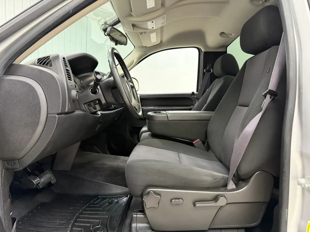 Chevrolet Silverado photo 13