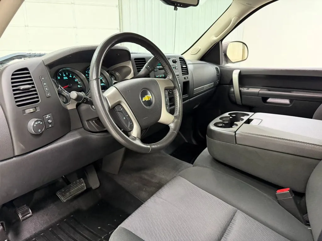 Chevrolet Silverado photo 11