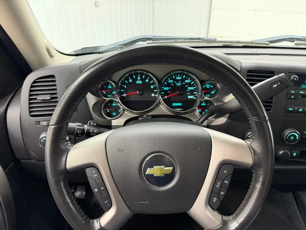 Chevrolet Silverado photo 17