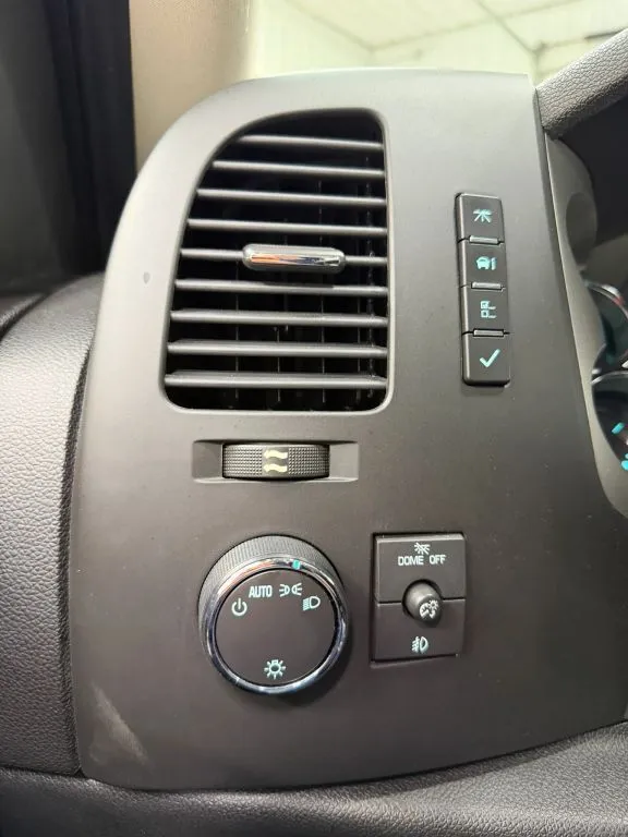 Chevrolet Silverado photo 20