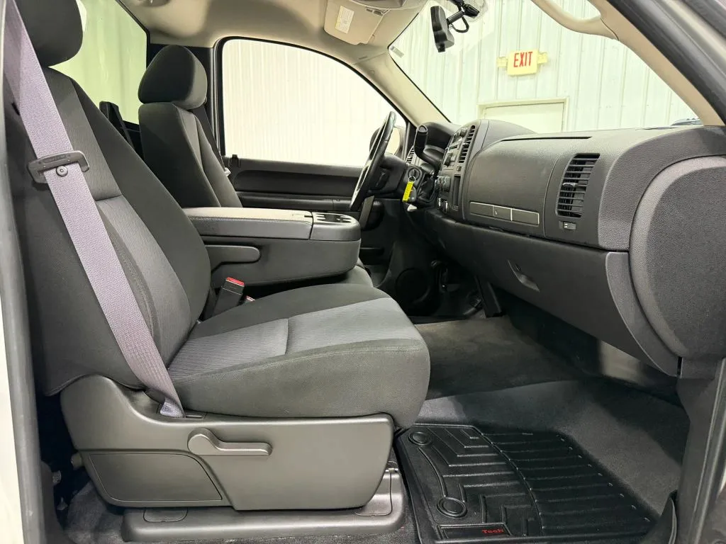 Chevrolet Silverado photo 15
