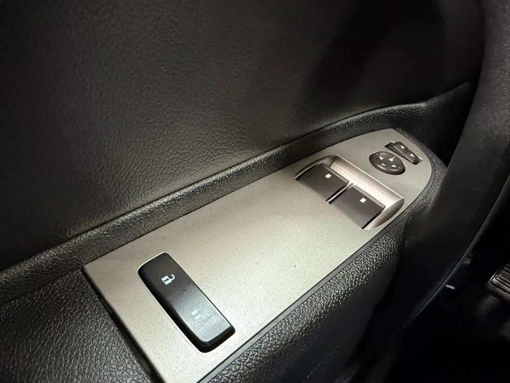 Chevrolet Silverado photo 22