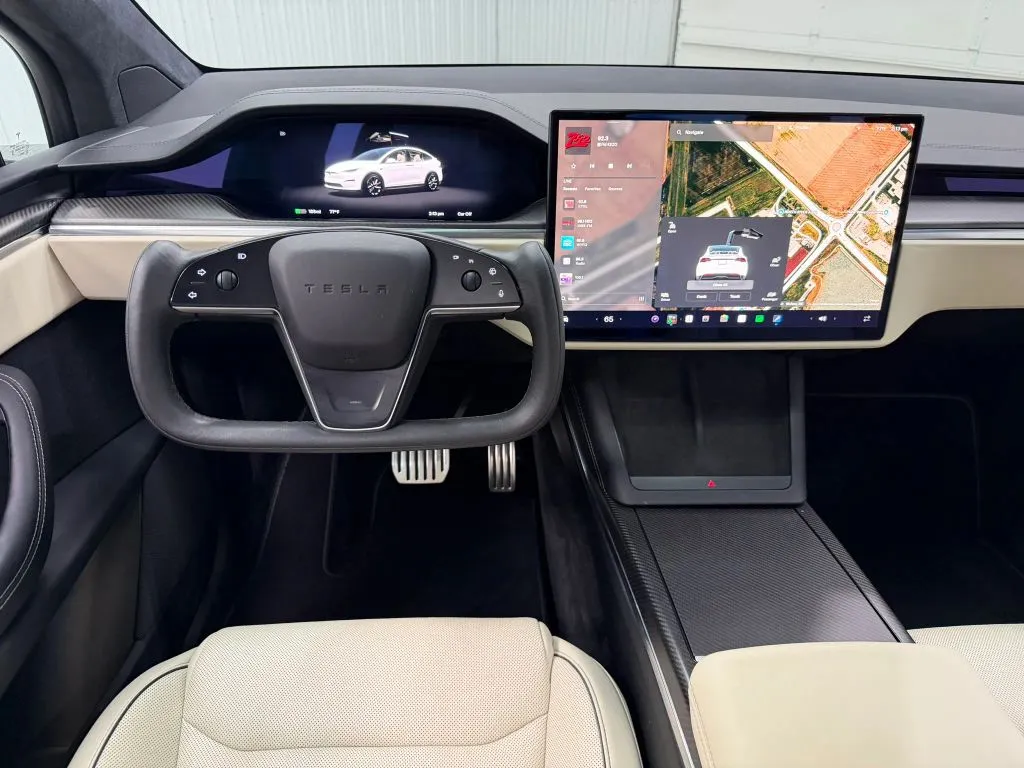 Tesla Model X photo 26