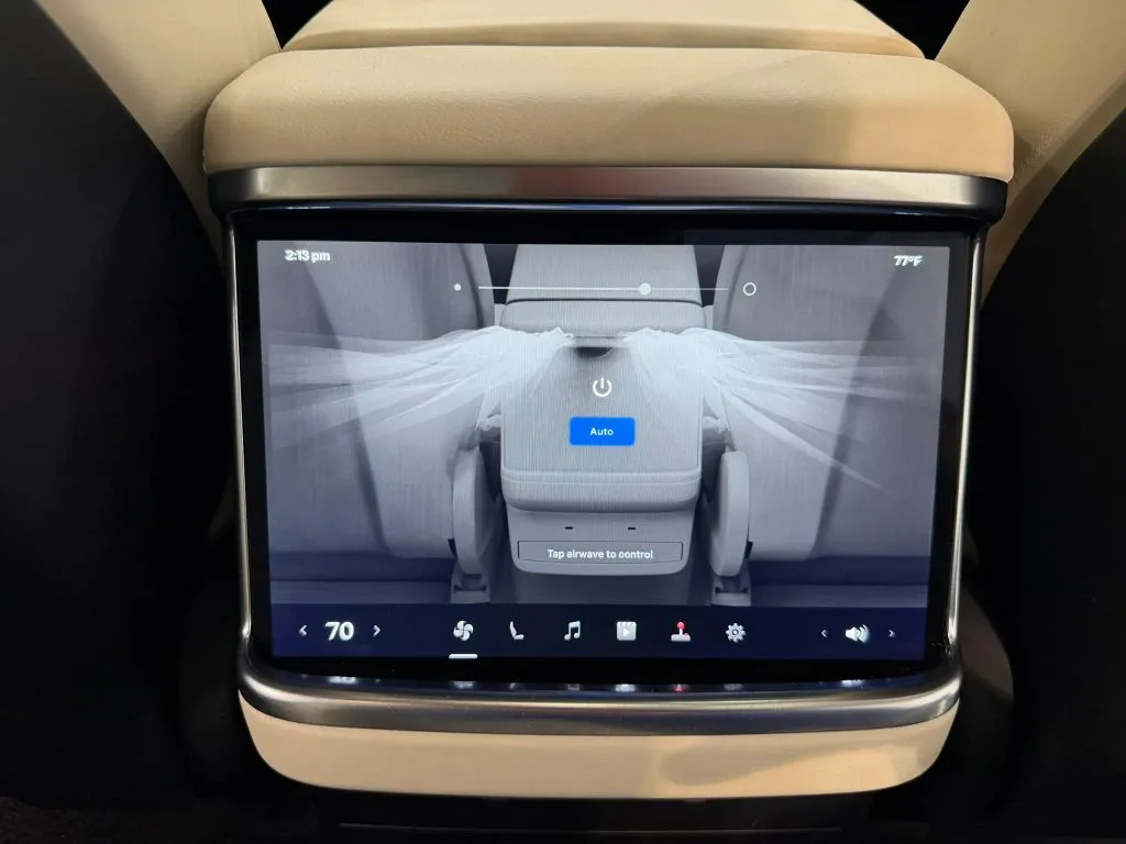 Tesla Model X photo 25