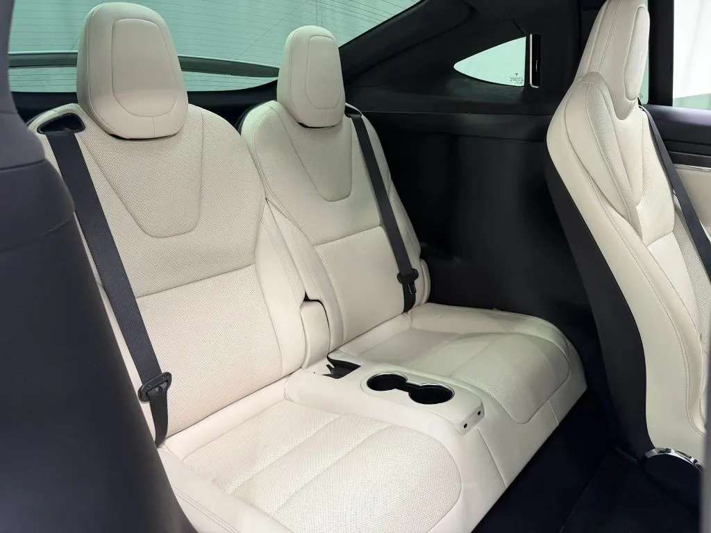 Tesla Model X photo 24