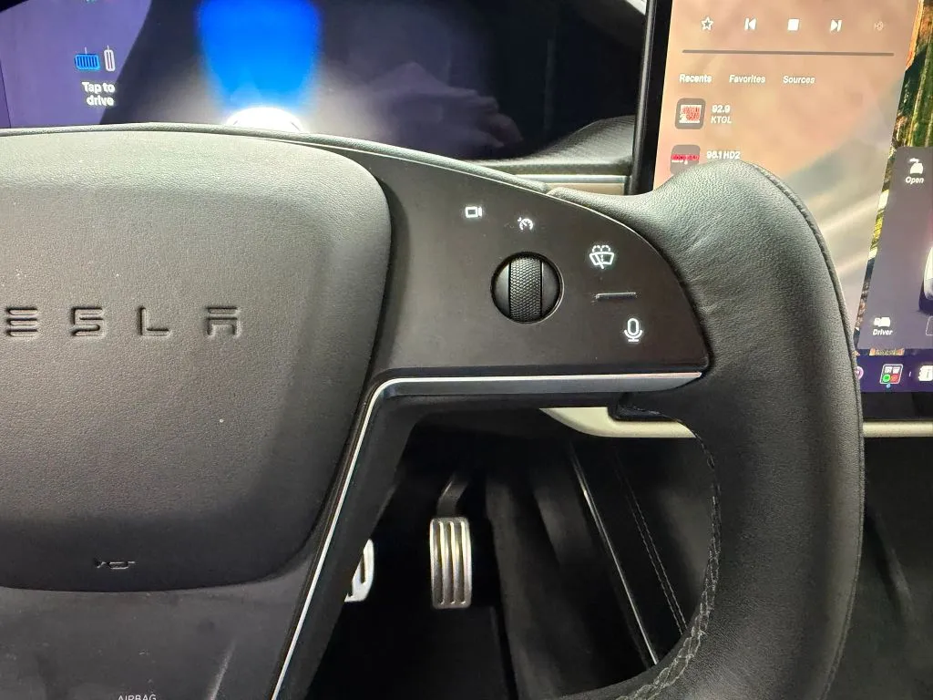 Tesla Model X photo 34