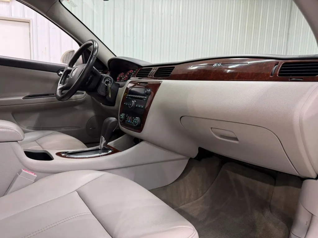 Chevrolet Impala photo 14