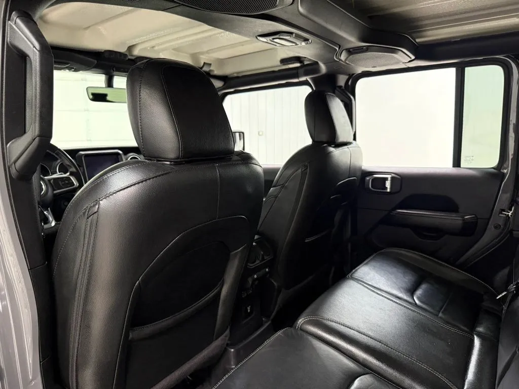 Jeep Wrangler photo 16