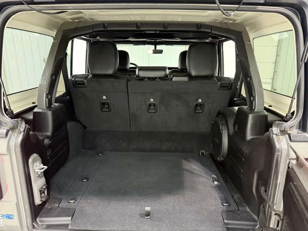 Jeep Wrangler photo 17