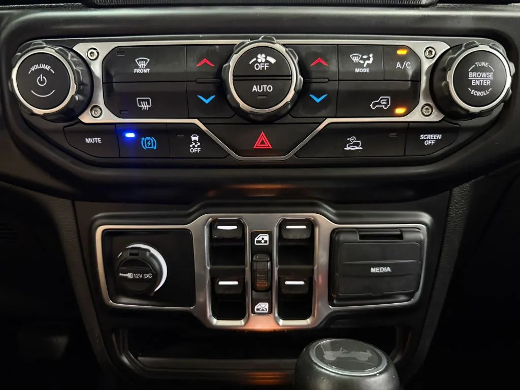 Jeep Wrangler photo 23
