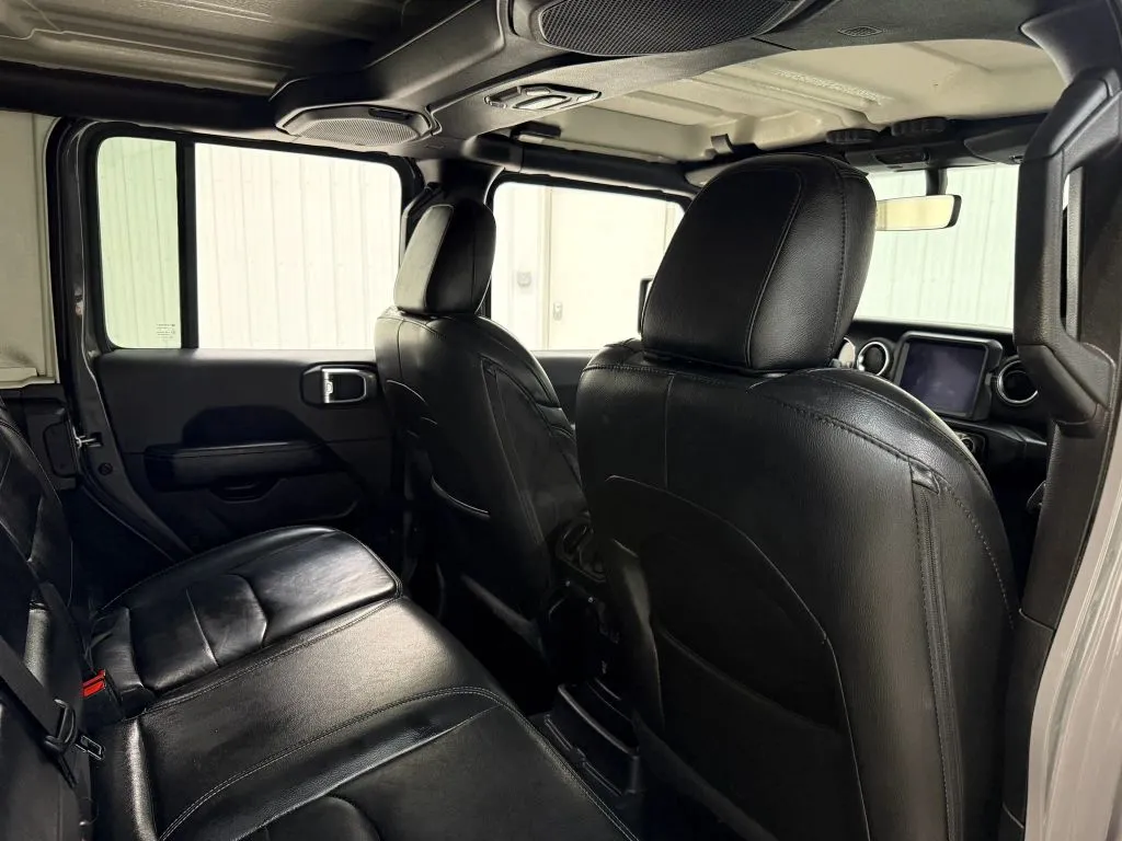 Jeep Wrangler photo 18
